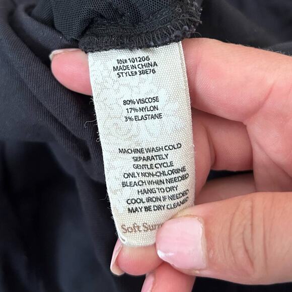 Soft Surroundings Black Pull On Cropped Pants Sz PS - Picture 3 of 6